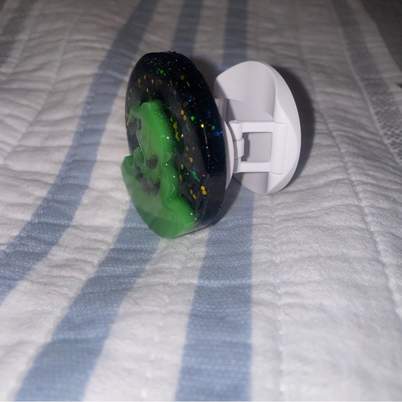 GLOW IN DARK Handcrafted (NEW) Oogie Boogie PopSocket Nightmare Before Christmas - Picture 8 of 16